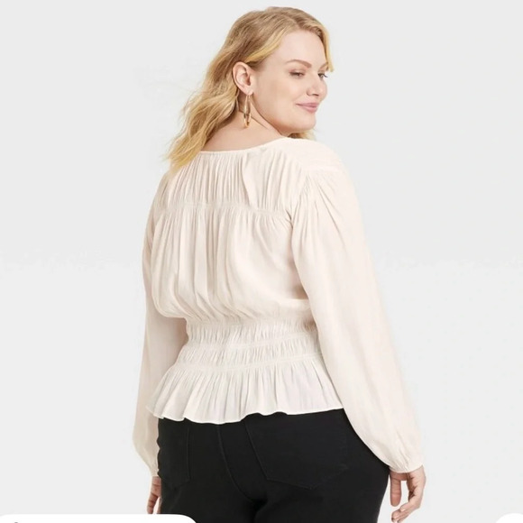 Universal Thread Cream Long Sleeve Smocked Blouse
Women’s Size XXL -NWT - Picture 6 of 9